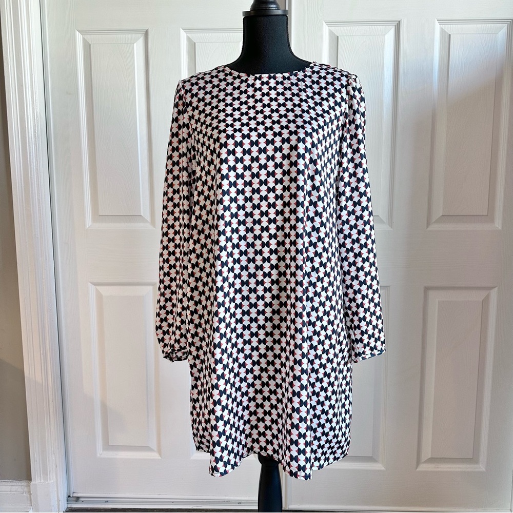 Les essentials de Monoprix Navy White and Red Geometric Shift Dress